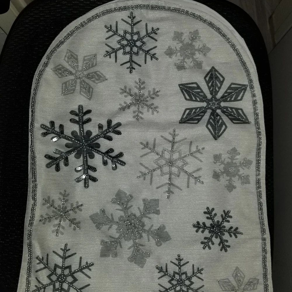 Elegant Snowflake Table Runner